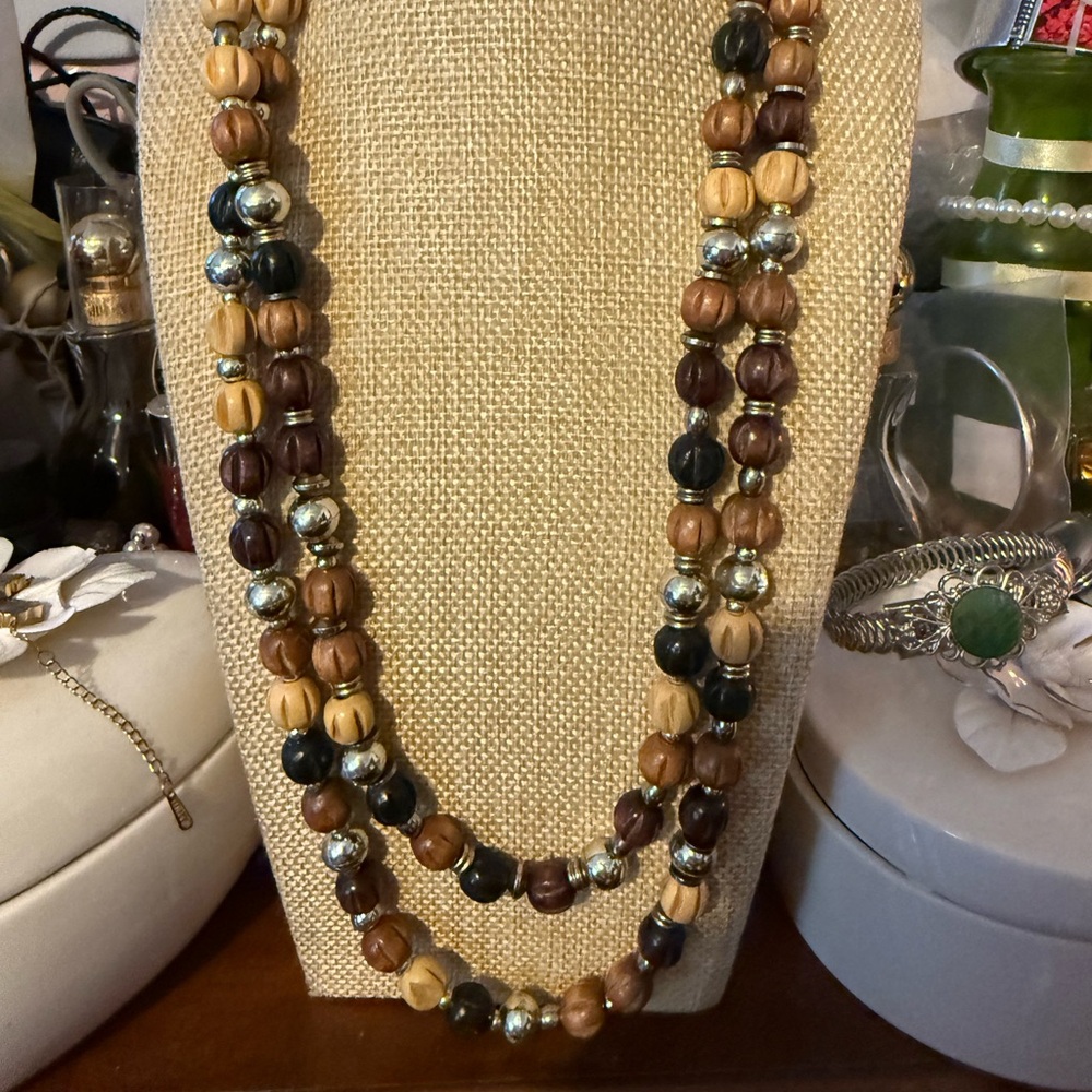 Chic Wooden Bead Necklace with Silver Highlights